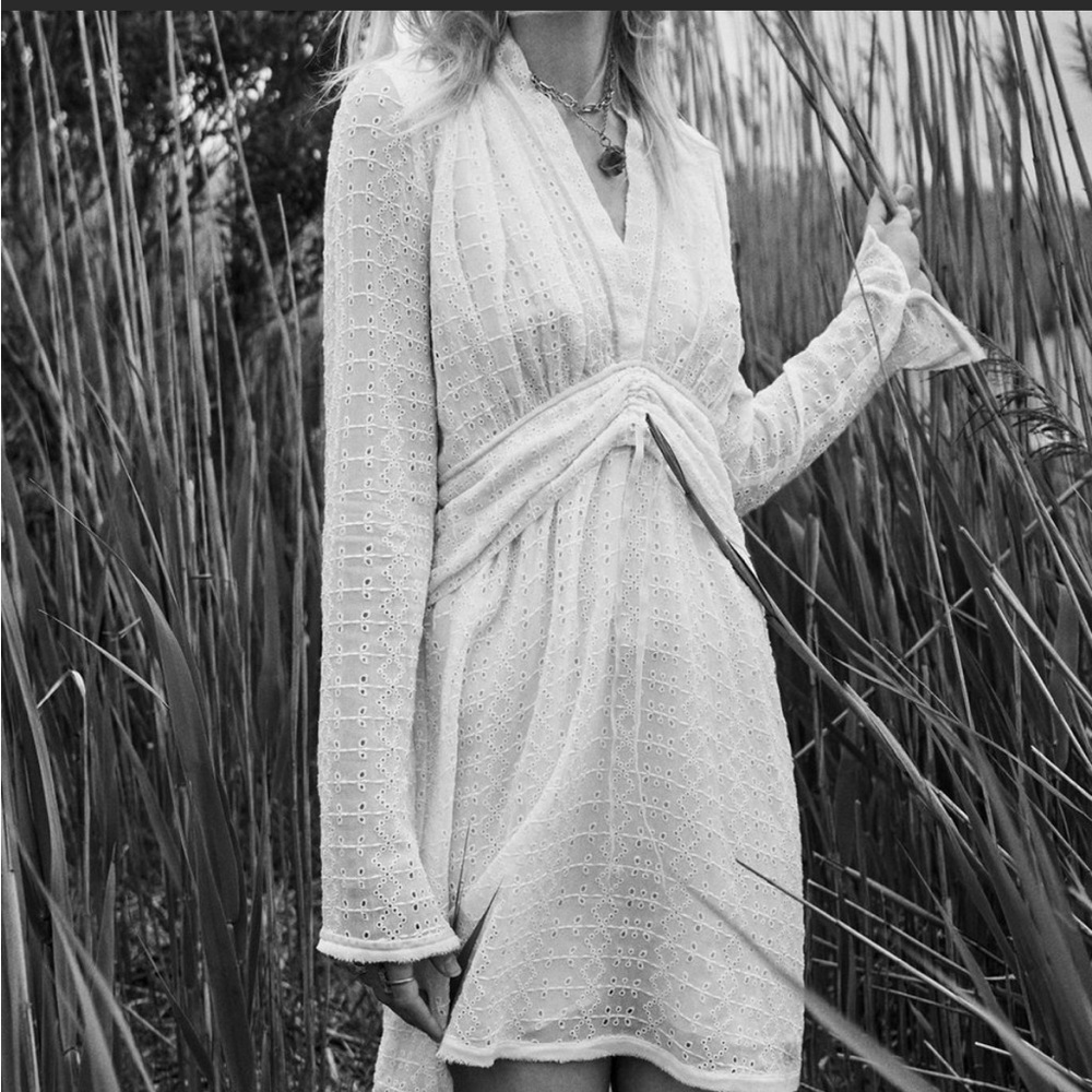 NWT ZARA LIMITED EDITION DRESS WI
CUTWORK EMBROIDERY WHITE $119